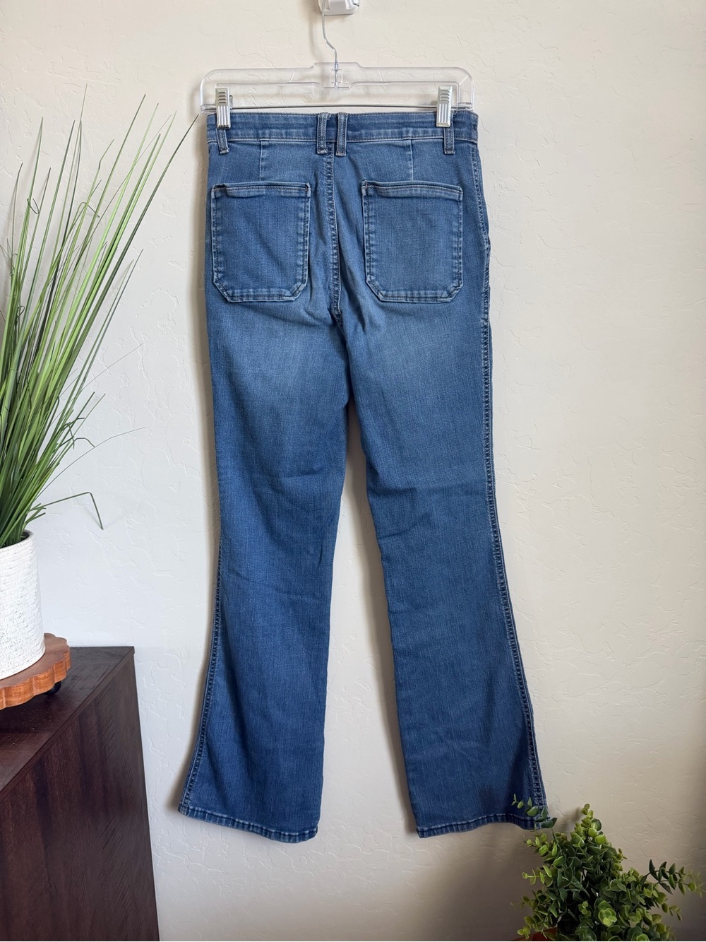Democracy High Rise Stretch Flare Jeans Size 4 Medium Wash Patch Pocket - Picture 2 of 10